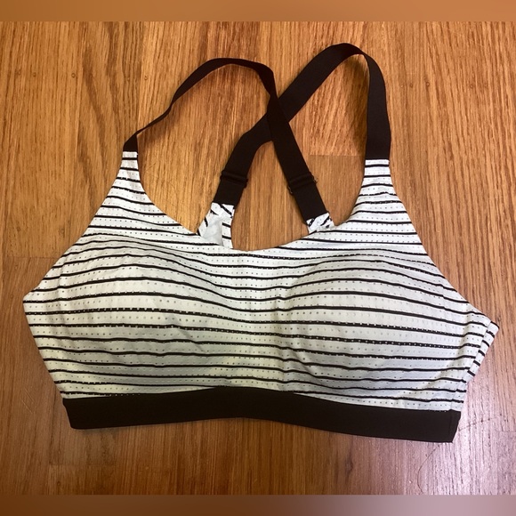 Victoria's Secret Black and White Striped Sports Bra, size 36C - Picture 1 of 2